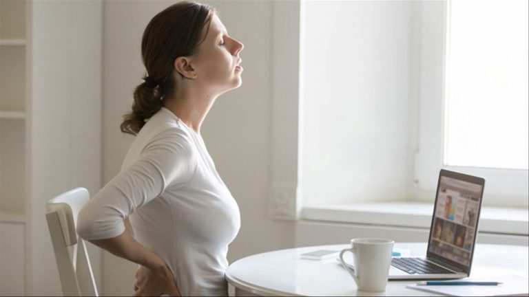 Teletrabajo: así debes sentarte para no tener dolores de espalda