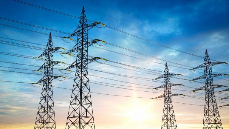 Podemos exige aprobar ya por decreto el recorte de los ‘beneficios caídos del cielo’