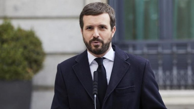 Casado propone modificar el Código Civil para que los hijos tengan «la obligación» de cuidar de sus padres