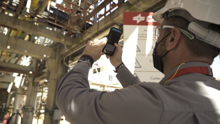 Cepsa utiliza el 5G de Vodafone para optimizar los procesos de su refinería de Palos