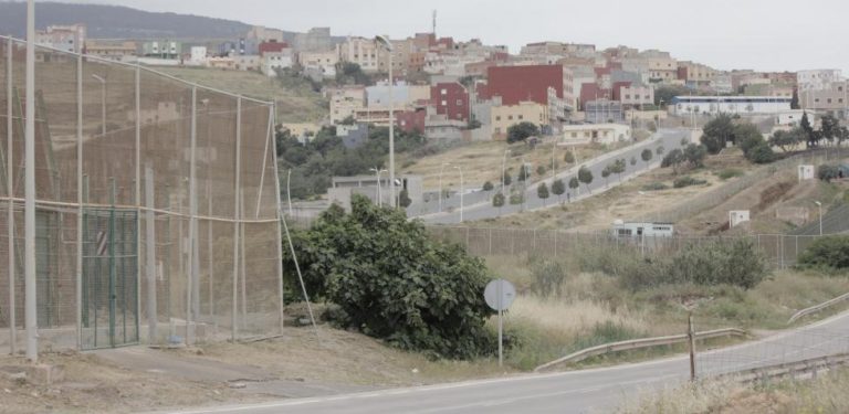 El Congreso rechaza la propuesta de vacunar a «españoles» y «residentes legales» de Ceuta y Melilla