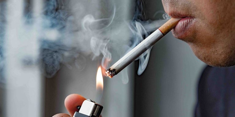 Expertos ven como «prioridad» que dejen el cigarrillo quienes rondan los 40 años