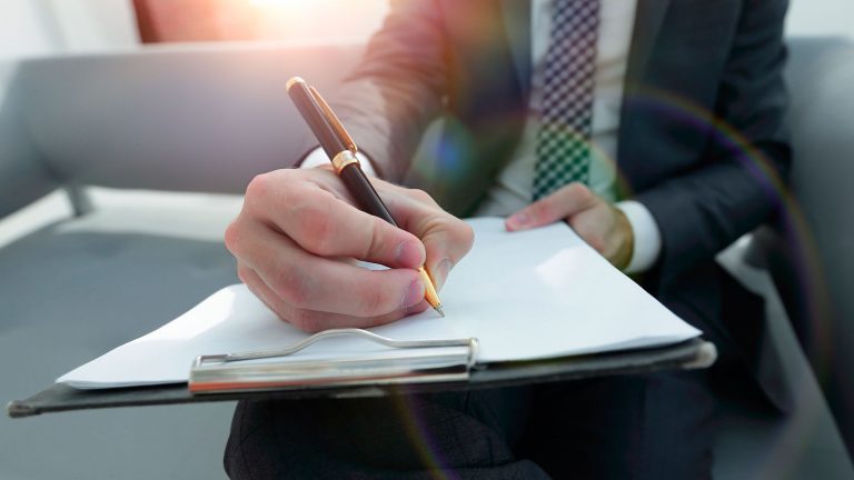 Economistas dicen que la contratación temporal es «necesaria»