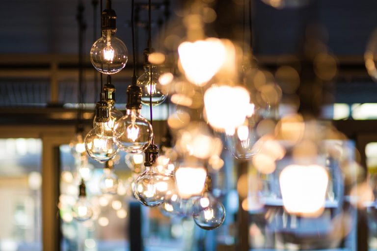 Factura de la luz: electrodomésticos que no deberías usar en las horas ‘punta’