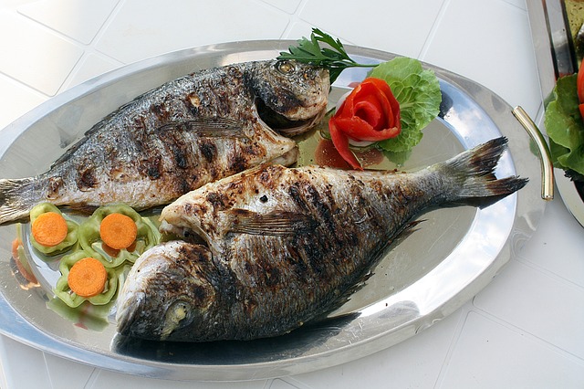 Pescado A La Barbacoa: El Truco Para Que No Se Te Pegue A La Parrilla