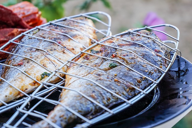 Pescado A La Barbacoa: El Truco Para Que No Se Te Pegue A La Parrilla