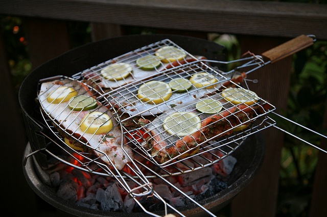 Pescado A La Barbacoa: El Truco Para Que No Se Te Pegue A La Parrilla