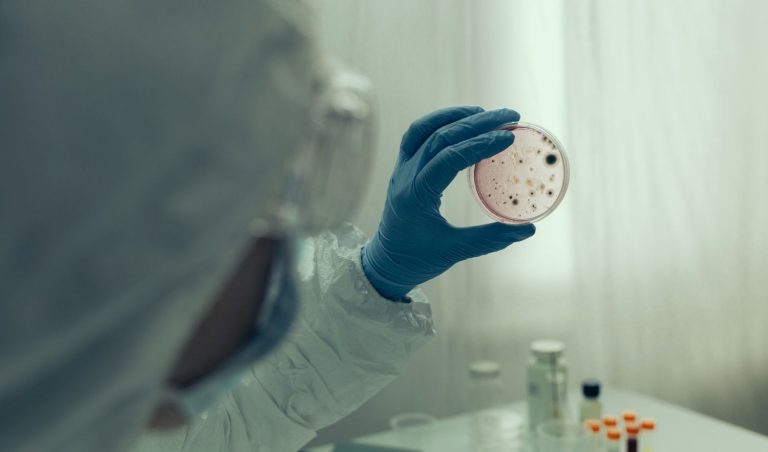 Los infectólogos instan a reforzar el tejido farmacéutico y de diagnóstico nacional