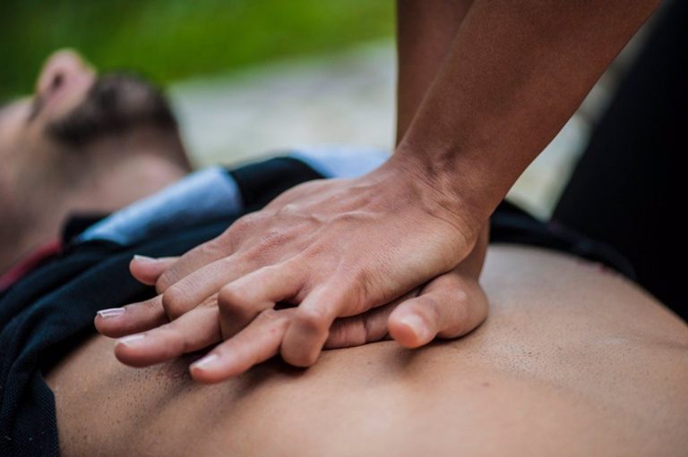 Cardiólogos: Aplicar de forma precoz la RCP ante una parada cardiaca «salva vidas»