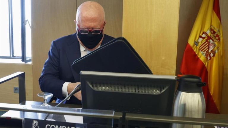 Villarejo dice que tenía 2 números de teléfono que usaba para informar directamente a Rajoy sobre la ‘Kitchen’