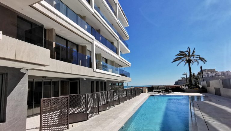 La cadena Hoteles Mediterráneo inaugura el hotel "más deseado" de Peñíscola