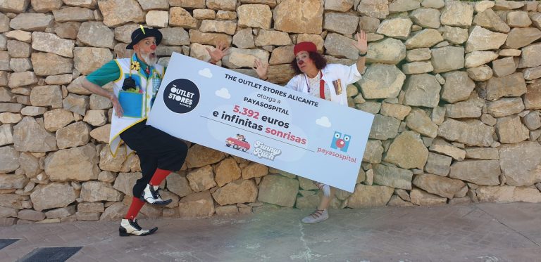 The Outlet Stores Alicante dona 5.392 euros a Payasospital en su última iniciativa solidaria