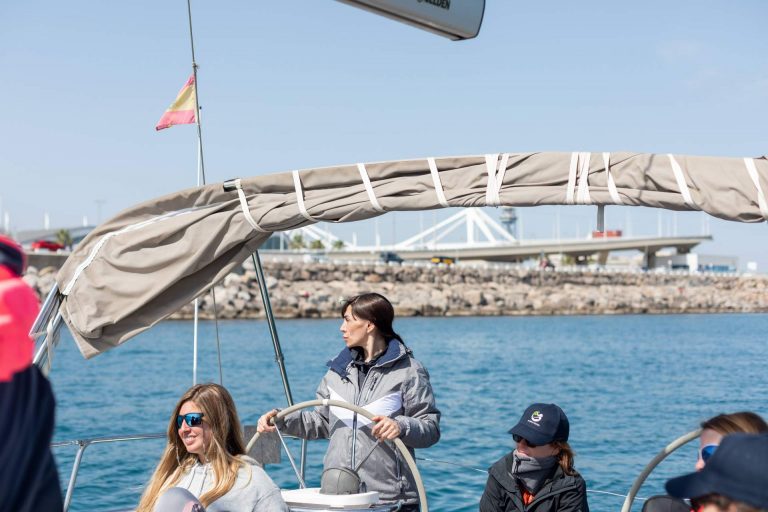 ¿Cómo aprovechar las actividades de Alamar Sailing y los beneficios del mar para la salud?