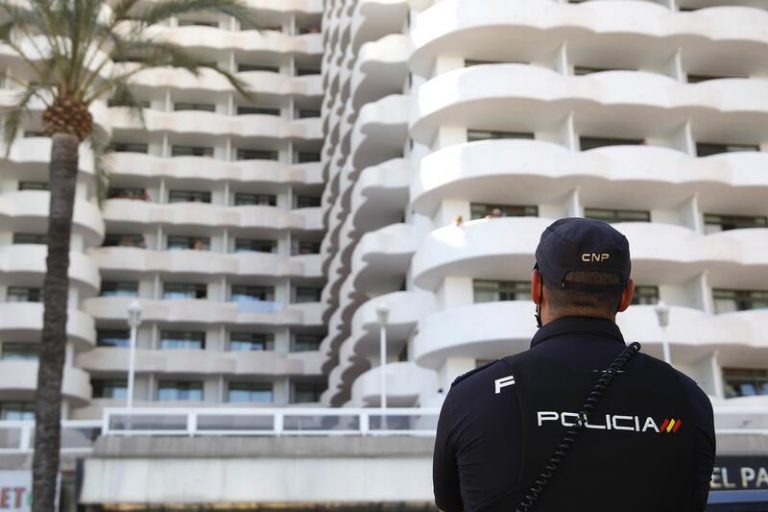 Los estudiantes madrileños confinados en Mallorca vuelven a sus casas tras 5 días retenidos