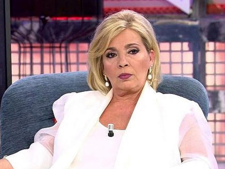 Carmen Borrego se sienta en el ‘Deluxe’