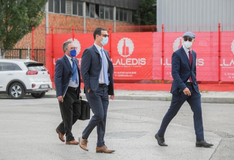 Los mossos que viajaban con Puigdemont defienden que su actuación fue legal