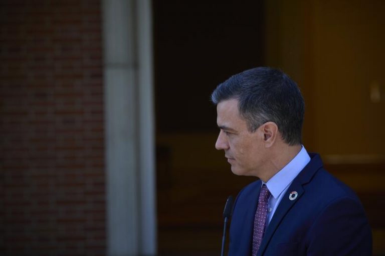 Sánchez muestra su «orgullo» por la selección y le augura «éxitos en el futuro»