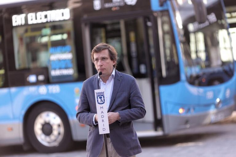 Almeida pide a Sánchez asumir que «quizá se precipitó» al retirar la mascarilla en exteriores