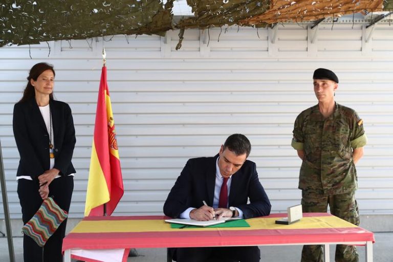 Sánchez reivindica el «esfuerzo» de España en la misión de la OTAN en Letonia