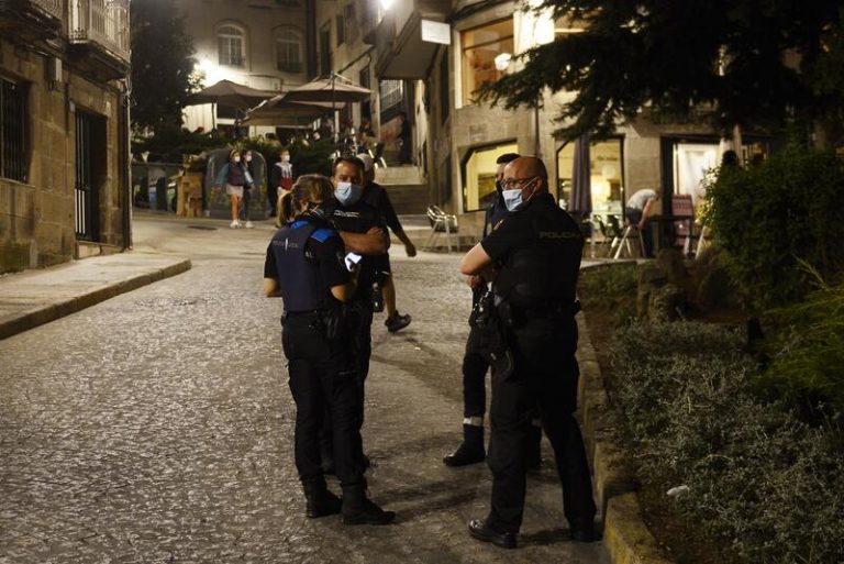 La Policía levanta 17 actas de sanción en A Coruña por intentos de botellón