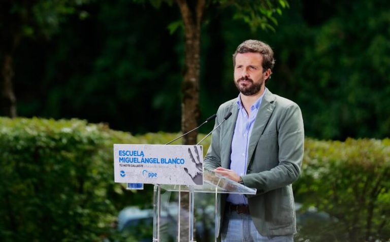 Casado culpa al Gobierno de «arrebatar» la dignidad a las víctimas del terrorismo