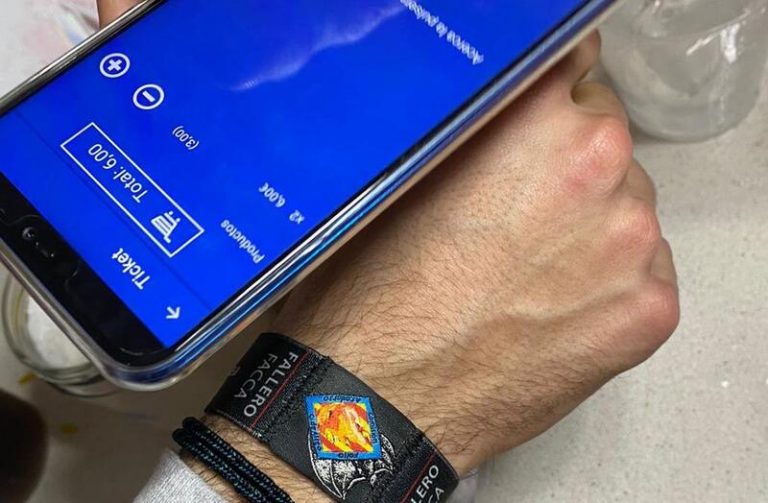 Pulseras inteligentes para evitar colas, controlar aforos y hacer unas Fallas «más seguras»