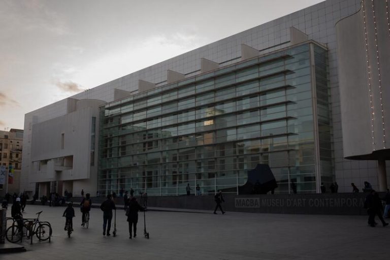 El Museu d’Art Contemporani de Barcelona cesa a la conservadora jefe y al jefe de programas