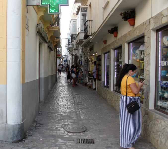 Conil, Pozoblanco y Marbella superan tasa 1.000 a un día de revisar si tendrán toque de queda