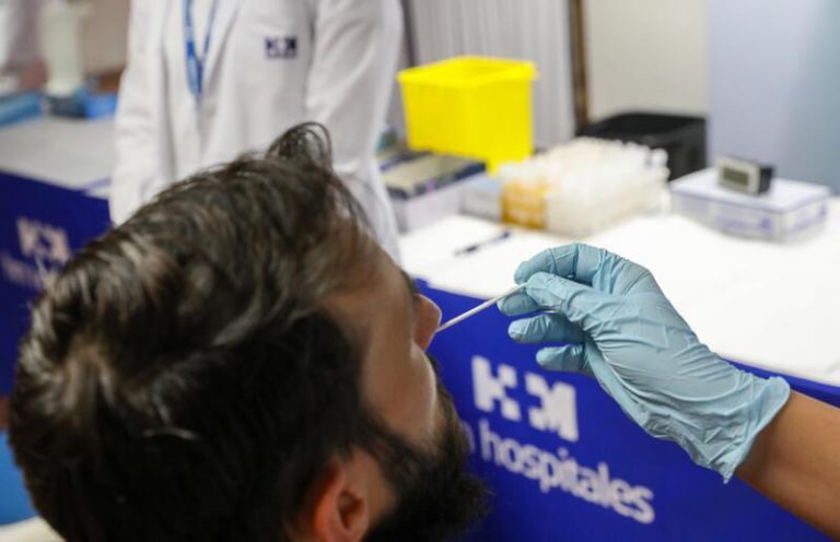 Dos fallecidos y 430 positivos en la última jornada en Extremadura