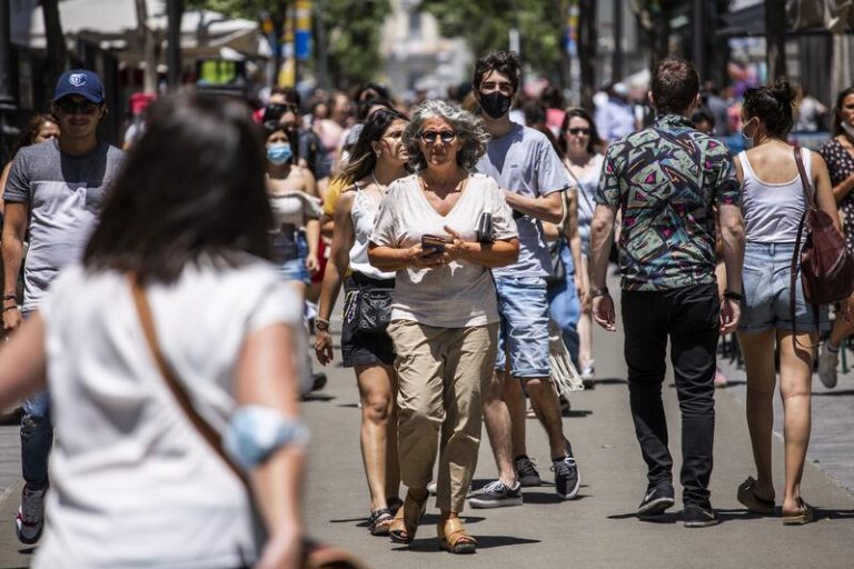 EEUU recomienda «no viajar» a España por el «muy alto» riesgo de la COVID-19