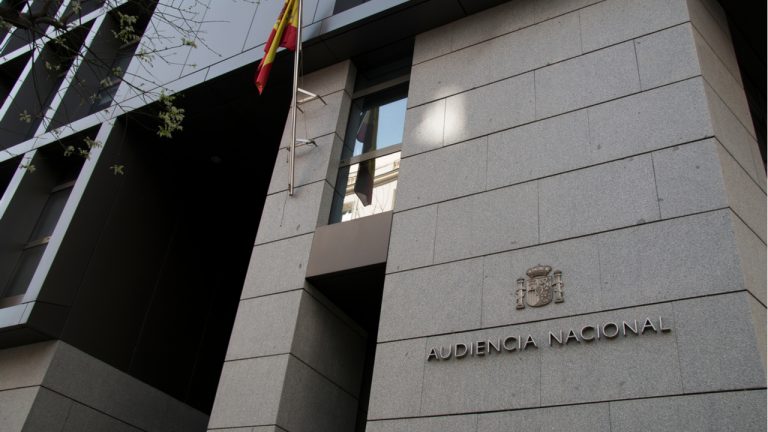 La AN imputa a Repsol y Caixabank por cohecho en el caso ‘Villarejo’