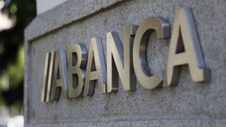 Abanca acude a la OPA de MásMóvil por Euskaltel y recibirá 88 millones