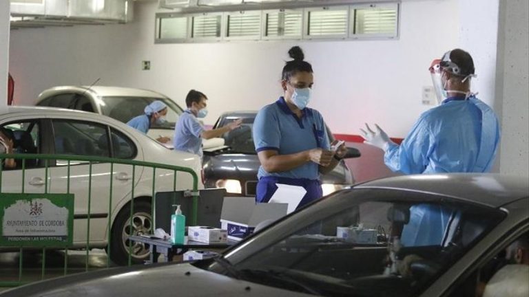 Andalucía roza una tasa de 300, suma 2.906 casos y cinco fallecidos