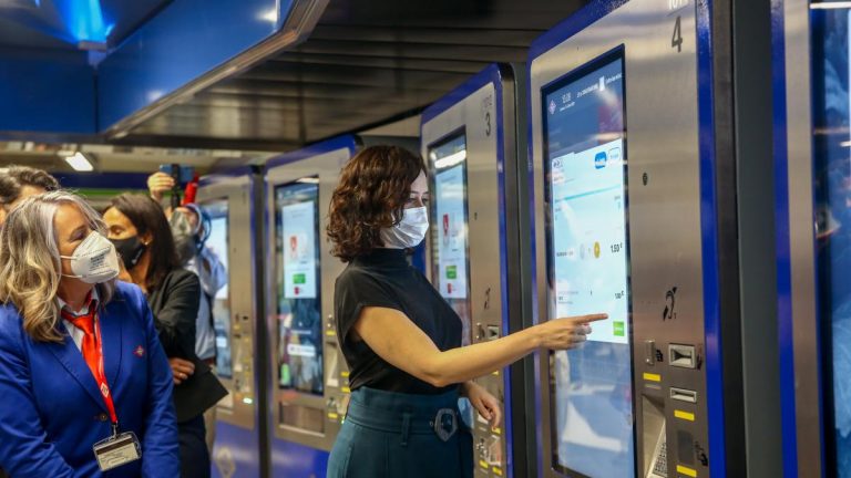 Ayuso inaugura la estación de Gran Vía, parada 4.0, accesible y «con alma»