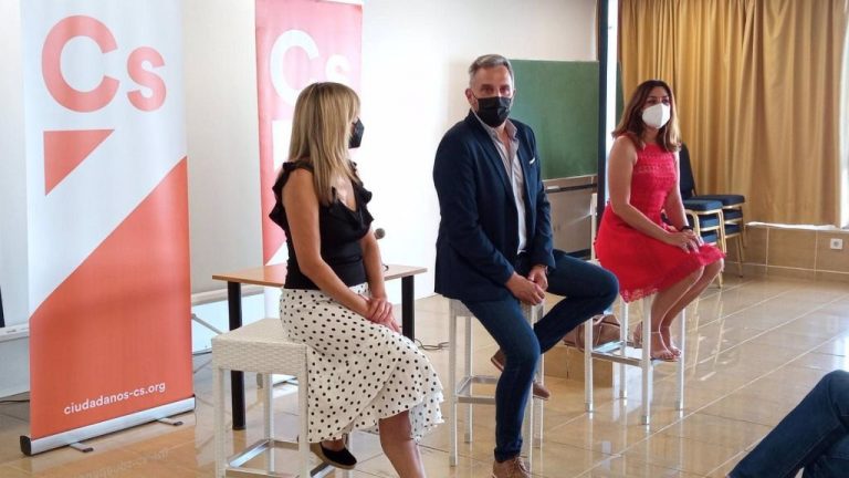 Cs: «Comprando tránsfugas», el PP «complica la tarea de gobernar» juntos