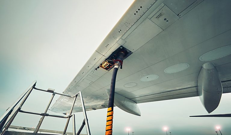 Bruselas incentiva el uso de combustibles sostenibles en aviación