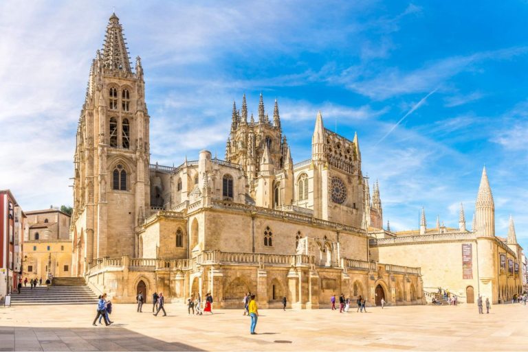 Burgos se echa a la calle para conmemorar los 800 años de la Catedral de Santa María