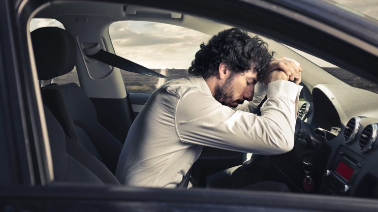 Cómo evitar el cansancio cuando viajas en coche