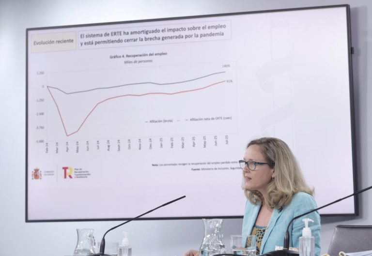 Calviño: El Gobierno decidirá en septiembre si sube el SMI