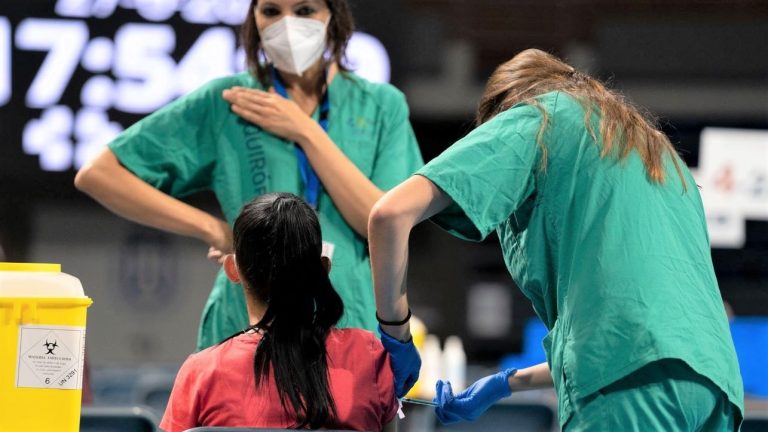 Cantabria comenzará a vacunar la próxima semana en algunas zonas al grupo de 30 a 39 años