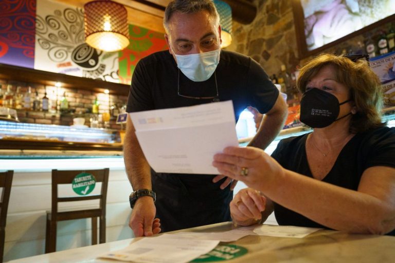 Cantabria publica la resolución que permite acceder al interior de la hostelería con Certificado Covid