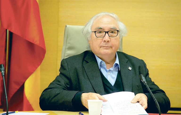 Castells afirma que ya no hay universidades «presenciales» sino «híbridas»