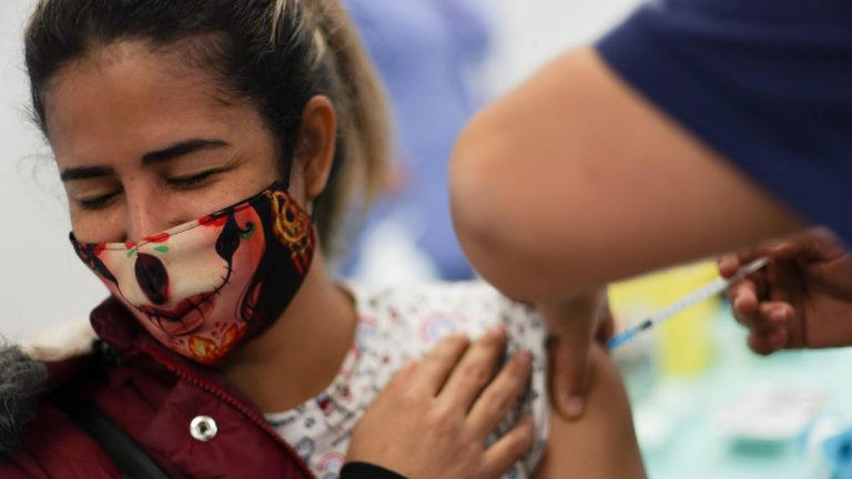 Cataluña alcanza el pico de contagios de la quinta ola