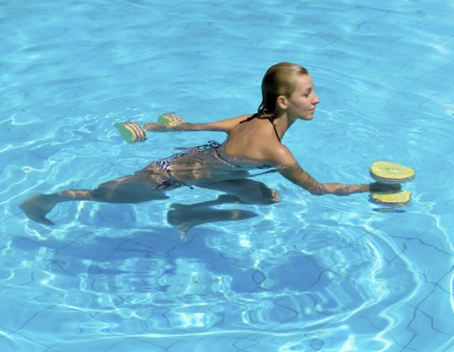 ¿Cuáles Son Los Ejercicios Que Se Deben Hacer En La Piscina Para Quemar Calorías?