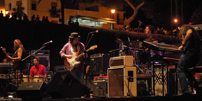 El Festival de Jazz de Peñíscola arranca con el espectáculo musical ‘Sessió a la nit’