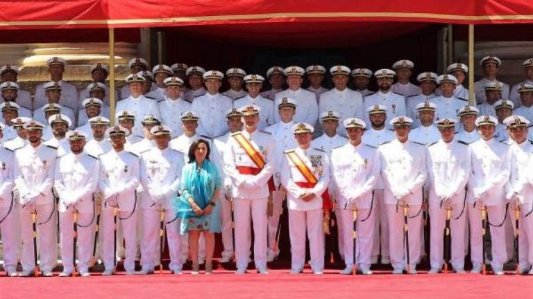 El Rey preside la entrega de los Reales Despachos de Empleo a los nuevos Suboficiales en San Fernando