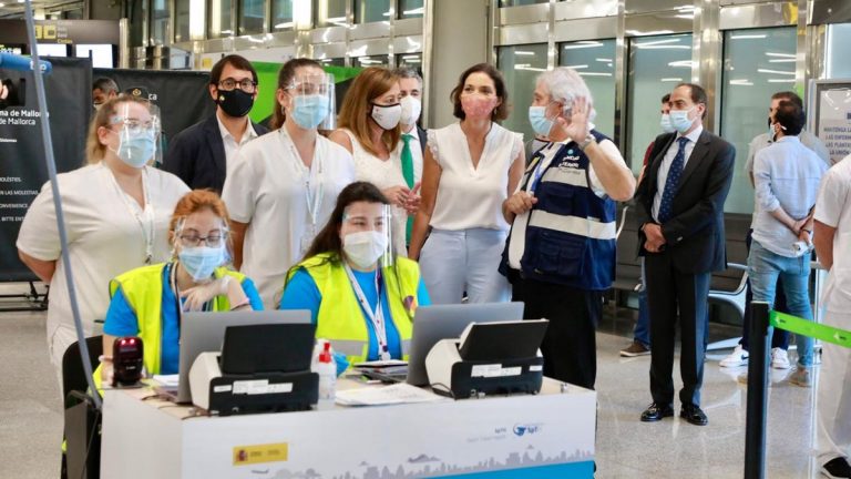El certificado COVID-19 entra en vigor para garantizar «una movilidad ágil y segura»