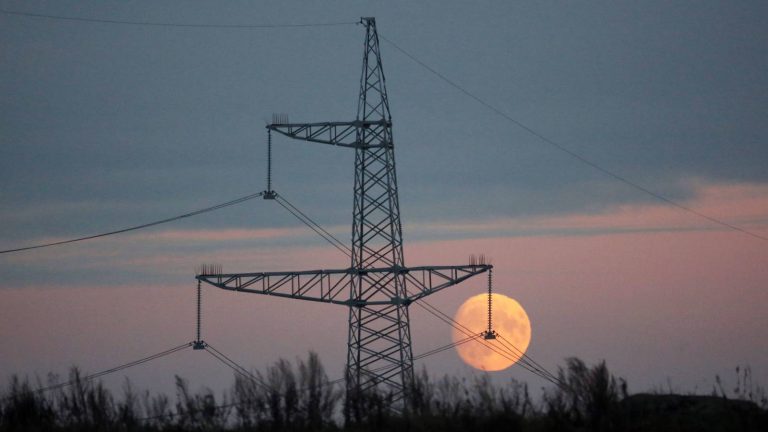 El déficit provisional del sector eléctrico fue en mayo de 1.041,7 millones de euros