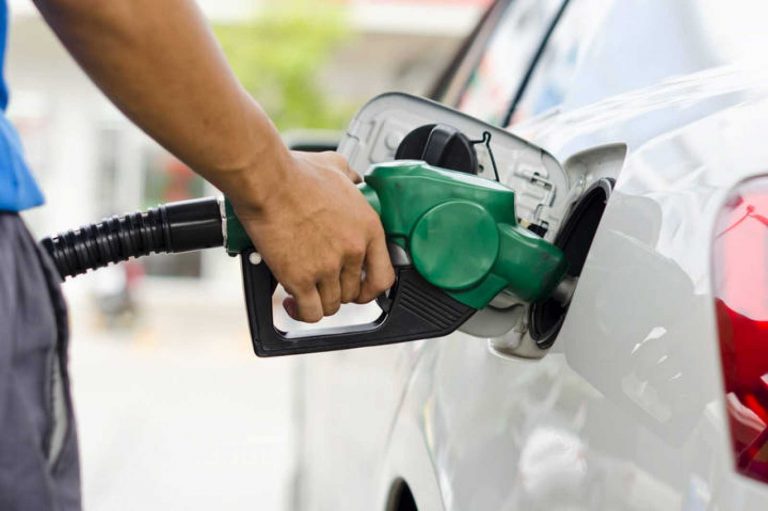 El precio de los carburantes escala un 0,72% esta semana