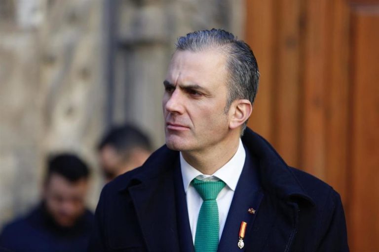 Vox anima al PP a «lanzarse a la piscina» con la moción de censura